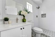 Photo - 11960 Vanowen St