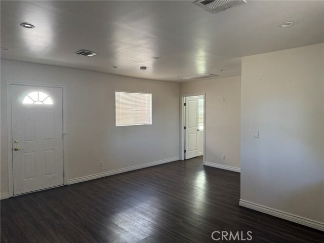 Photo - 7053 Lindley Ave