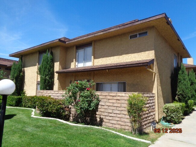 Single Story Condo in Park Somerset complex - Single Story Condo in Park Somerset complex