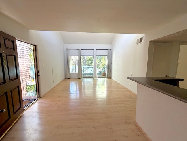 Photo - Bright & Updated 2bed 1 bath Tarzana Condo in Gated Community!