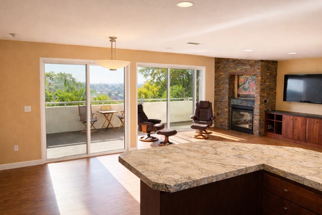 Building Photo - HILLCREST TRIPLEX Unit 4716