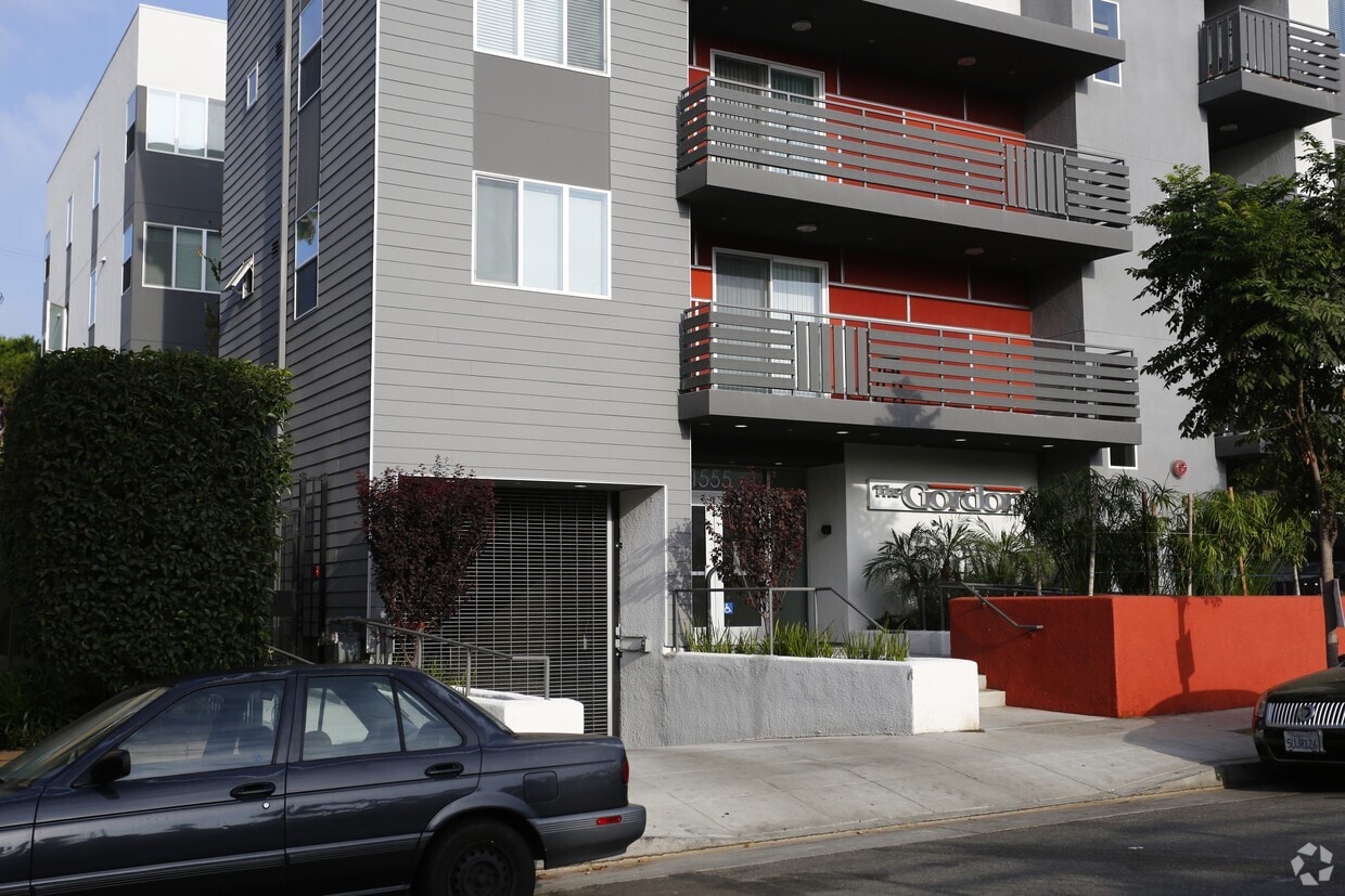 Photo - 1555 Gordon St