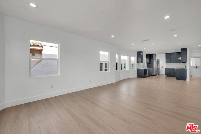 Photo - 220 S Hoover St