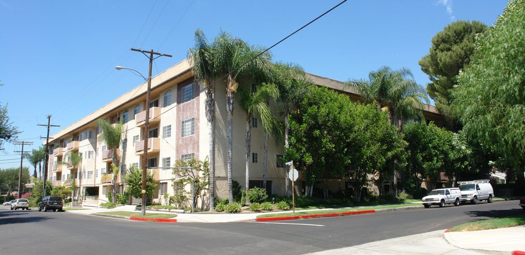 LOOK AND LEASE OFFER: $500.00 OFF 1st MONT... - LOOK AND LEASE OFFER: $500.00 OFF 1st MONT... Apartment Unit 210