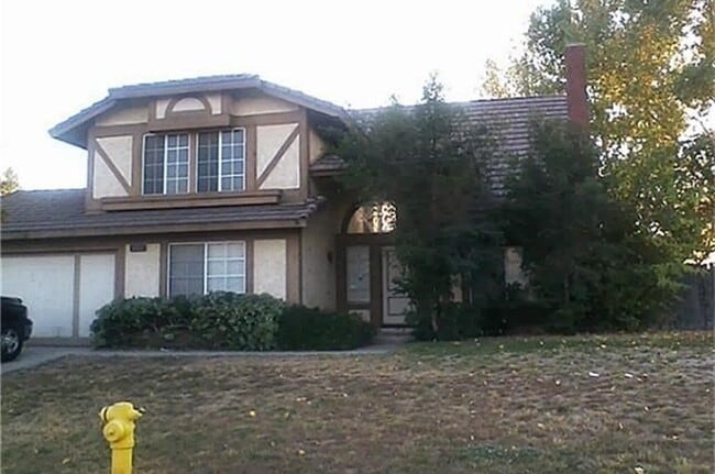 Building Photo - ***GORGEOUS EXTREMELY SPACIOUS 2 STORY HOME IN THE HEART OF RIALTO***