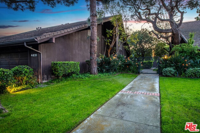 Photo - 4635 Clybourn Ave