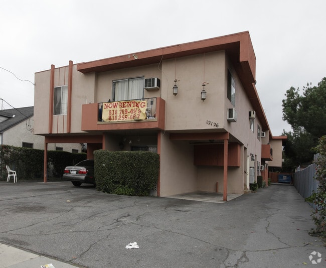Building Photo - 12126 Oxnard St Rental