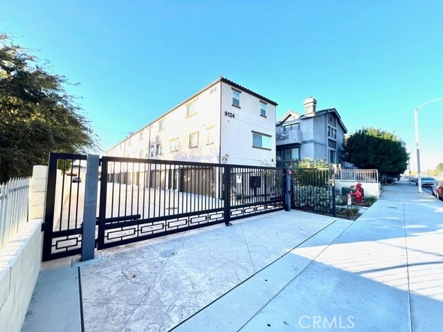 Building Photo - 9124 Huntington Dr Unit 7