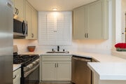 3BR, 3BA - 1,500SF - Kitchen - Plymouth Apartments