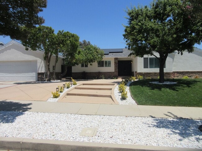 Building Photo - Beautifully updated Porter Ranch 3bed / 2 bath Home on Canby