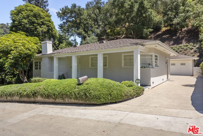 Building Photo - 10630 Somma Way