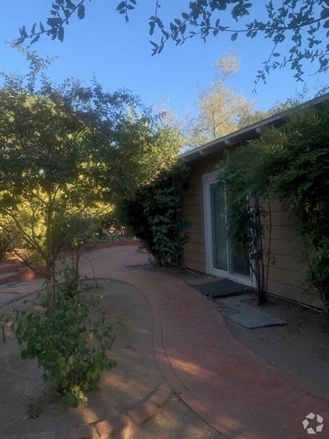 Building Photo - Charming Alpine FULLY Furnished Studio wit... Rental