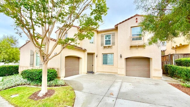 Building Photo - Beautifully Maintained & Spacious Two-Stor...
