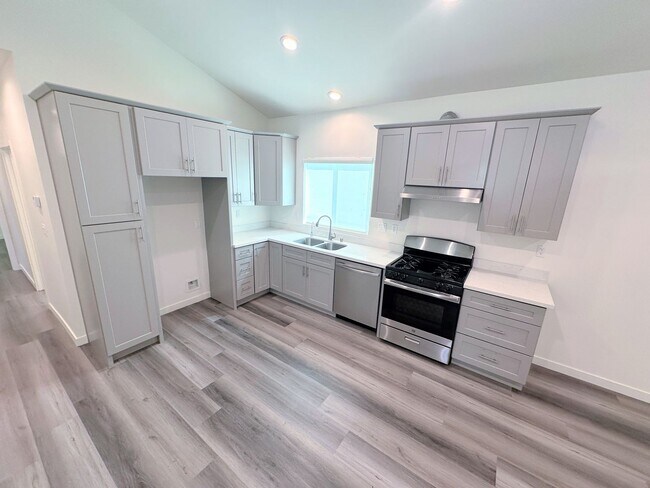 Photo - Spacious 3bd/2ba detached REAR home/unit i...