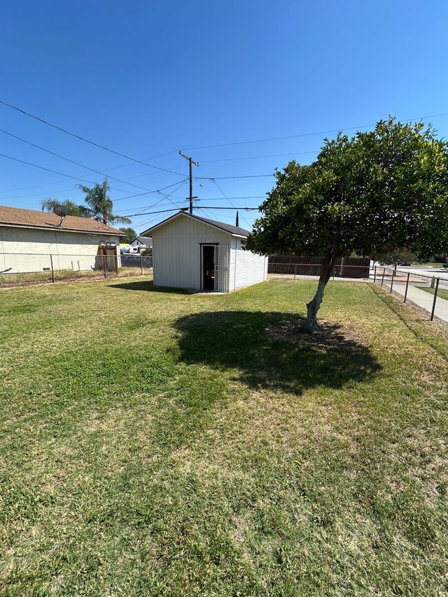 Photo - 410 E B St