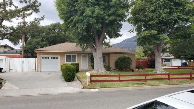 Photo - 379 Norumbega Dr House