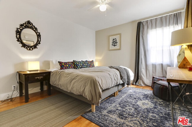 Photo - 838 N Sycamore Ave