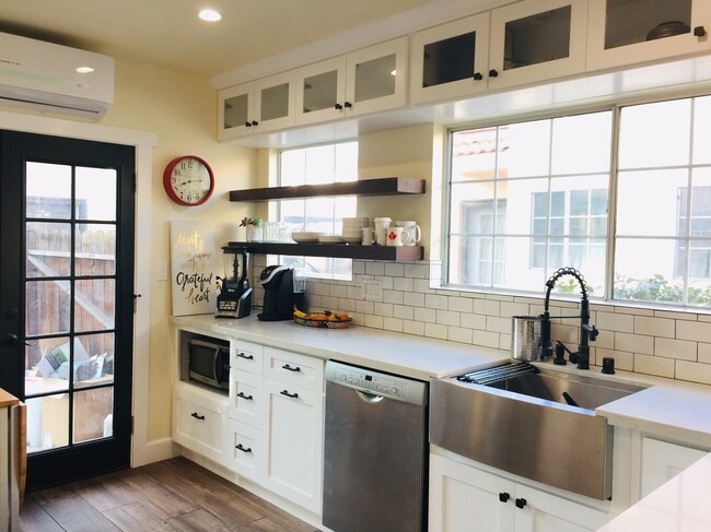 Farmhouse sink and energy efficient dishwasher - 2120 Laverna Ave