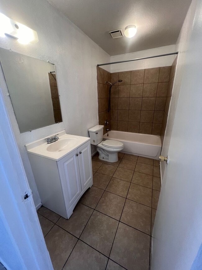 Photo - 2-Bedroom Apartment in Desert Hot Springs,... Unit 13971 El Cajon Apt A