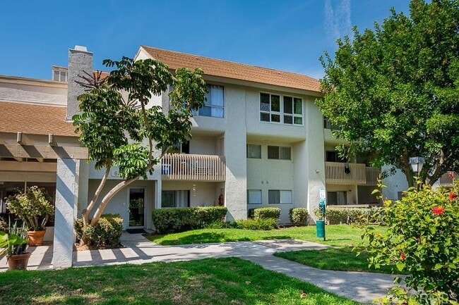 Building Photo - 6275 Rancho Mission Rd Unit 317