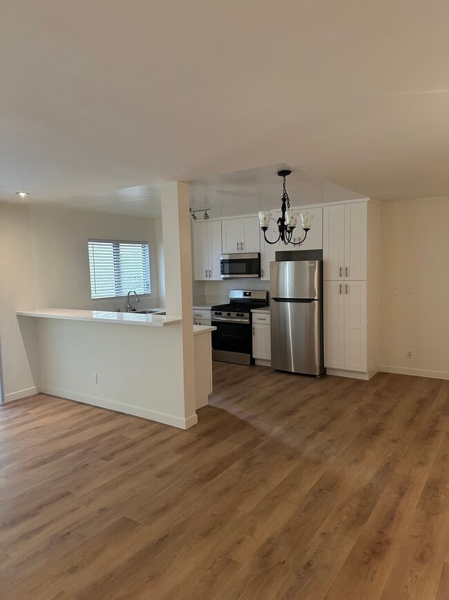 Photo - 8231 De Longpre Ave