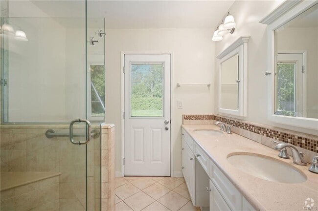 Building Photo - 8313 Hillary Dr Rental