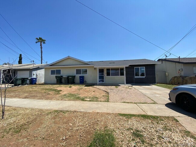 Building Photo - 634 Aster St Rental