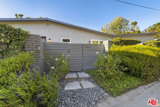 Photo - 2601 Nichols Canyon Rd