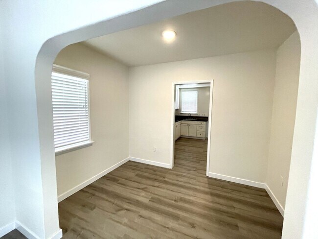 Photo - 208-208 W Mariposa Ave Unit 204