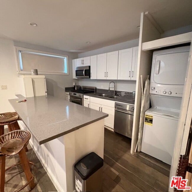 Photo - 10520 Eastborne Ave