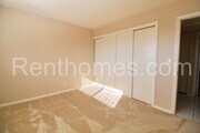 Photo - 310 E Moss St House