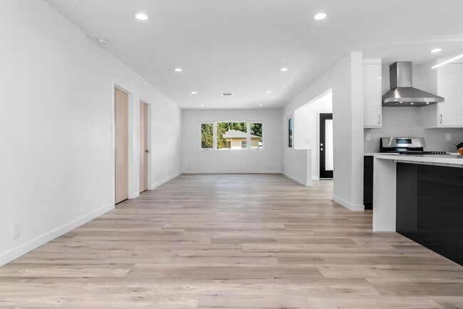 Photo - 2611 S Bentley Ave