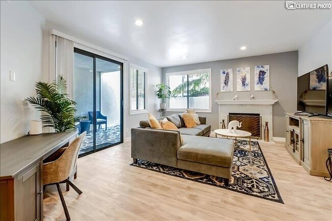 Spacious Livng Area - 701 Kettner Blvd Unit 161