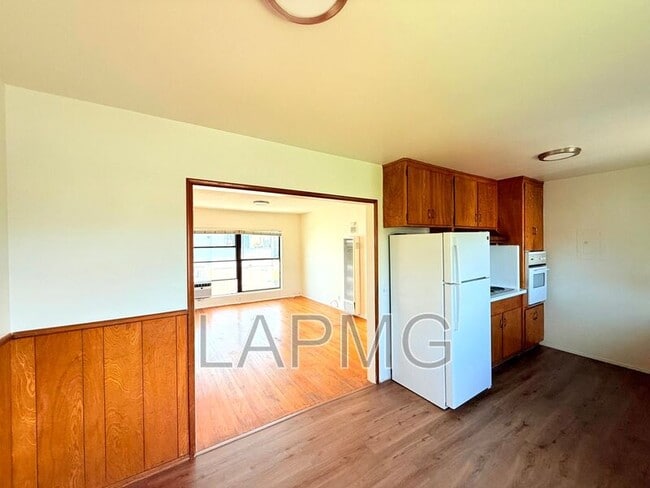 Photo - 2272 White St