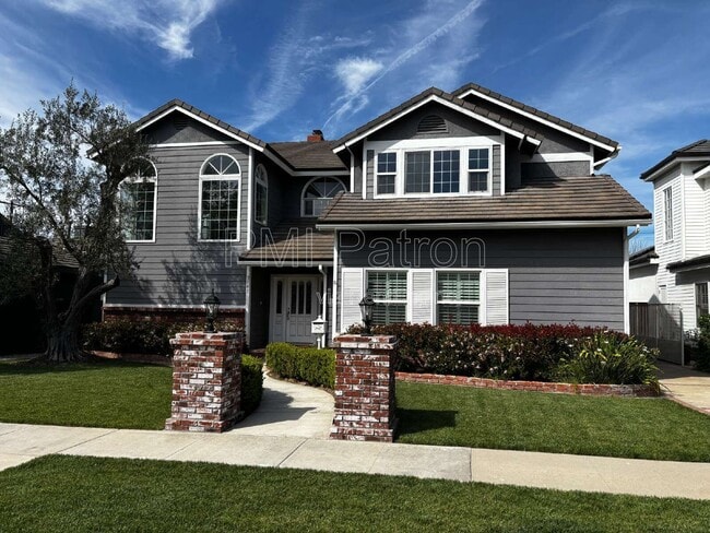 Building Photo - 5147 E Los Flores St