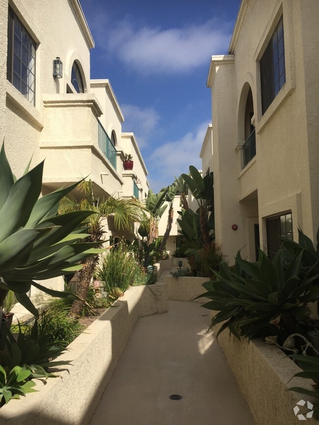 Building Photo - 930 S Venice Blvd Unit 107 Rental