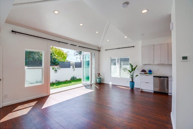 Building Photo - 9427-9422 S 4th Ave Rental