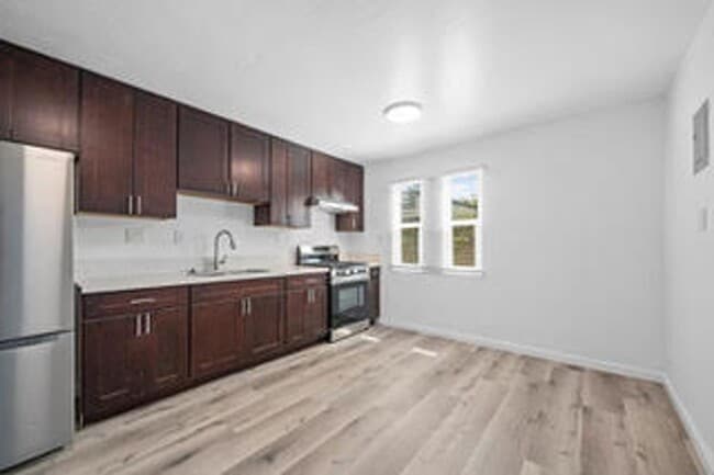 Building Photo - 2136 Drescher St Unit 2136 Drescher