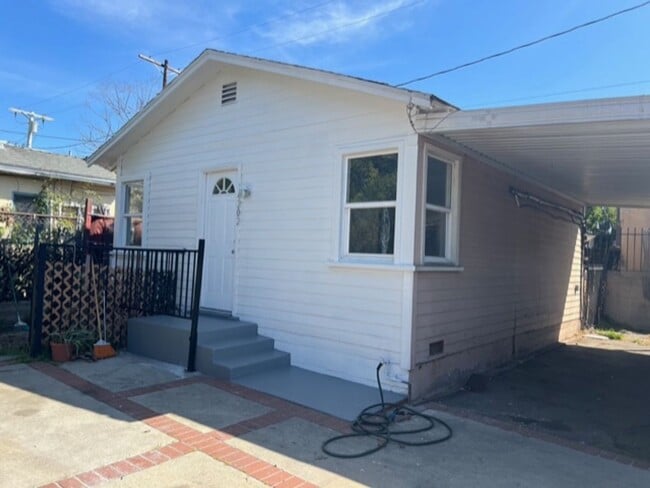 Photo - 14200-14202 Erwin St Townhome