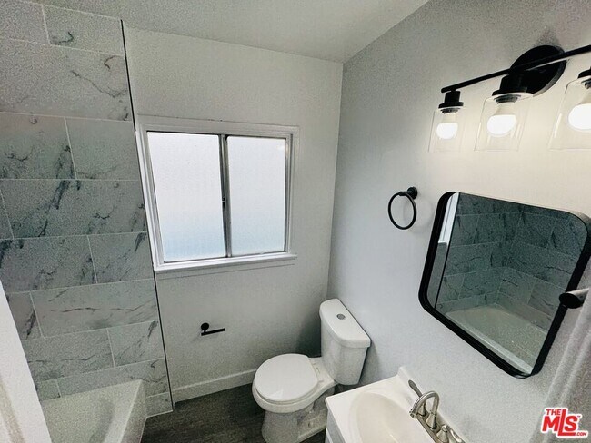 Photo - 810 W 62nd St Unit 1