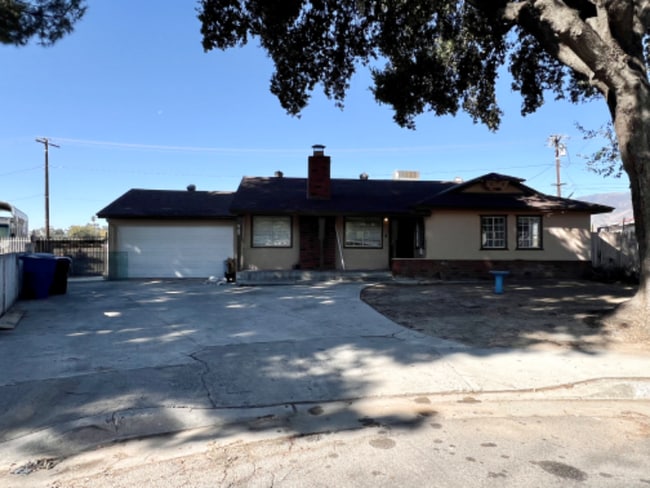 Building Photo - 3138 N Casa Loma Dr