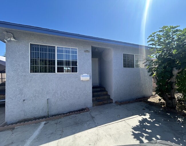 Building Photo - 1153 W 22nd St Rental