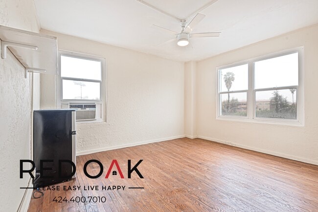 Building Photo - 2731 Beverly Blvd Unit 103