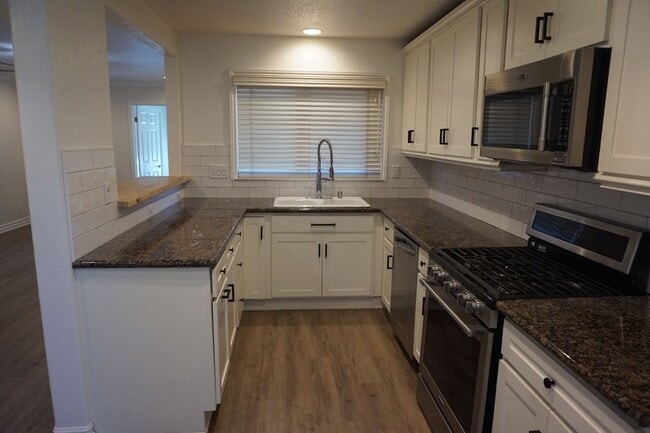 Building Photo - 2 Bedroom, 2 Bathroom Condo