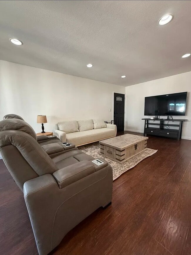 Photo - Furnished Top-Floor West LA Townhome Near Sawtelle and UCLA