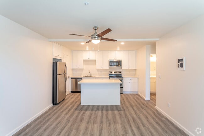 1 BR, 1 BA - 700 SF - Essex Heights