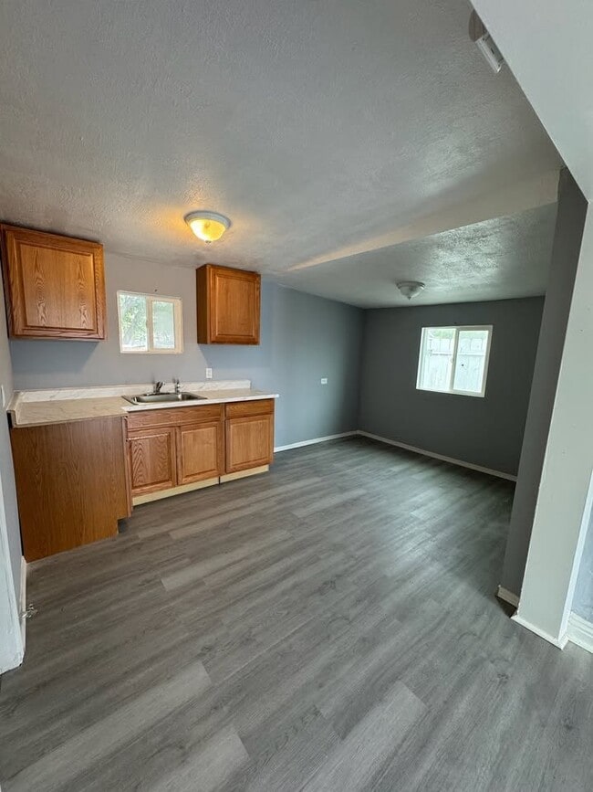 Photo - 435 E 5th St