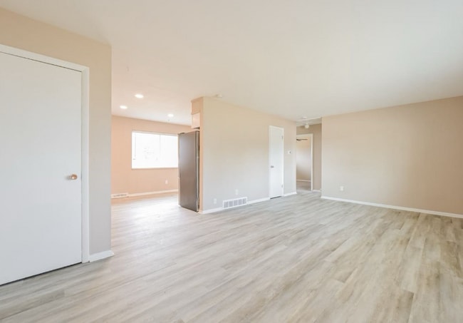 Photo - 19145 Sherman Way