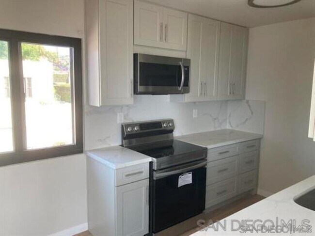 Photo - 811 W Nutmeg St Unit 402