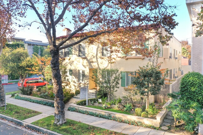 Exterior - Almont Apartments